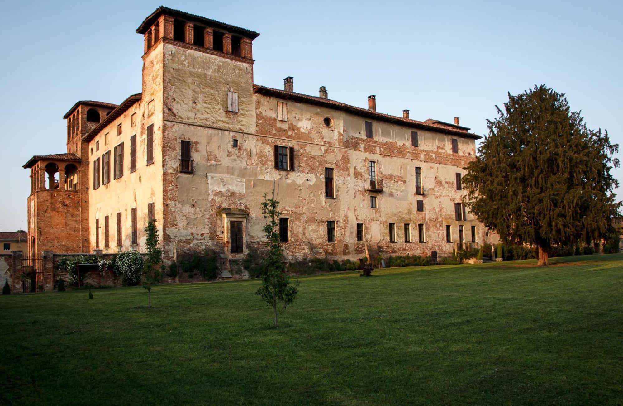 Agriturismo Castello Beccaria Pieve del Cairo ภายนอก รูปภาพ